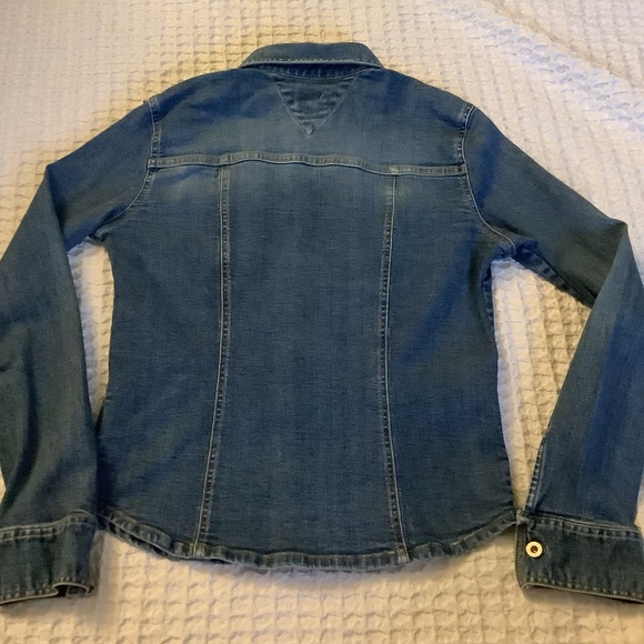 Tommy Hilfiger blue washed denim shirt/ jacket Size Medium - Picture 2 of 14